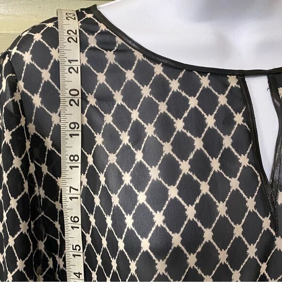 Chico’s SZ 8 Semi Sheer Black Chiffon Animal Print Blouse Open Split Back - Picture 11 of 13